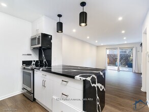 653 Forest Ave in Palo Alto, CA - Building Photo - Building Photo