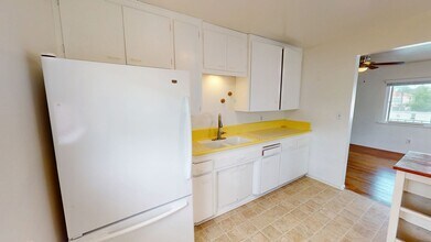 855 C Ave in Coronado, CA - Building Photo - Building Photo