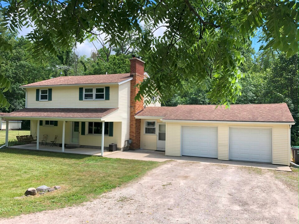 4411 Ann Arbor Saline Rd in Ann Arbor, MI - Foto de edificio