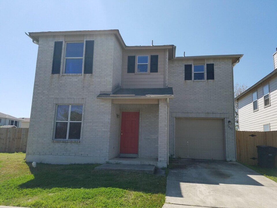 7807 Hedrick Farm in San Antonio, TX - Building Photo