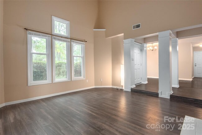 9205 Ravenwing Dr in Charlotte, NC - Building Photo - Building Photo