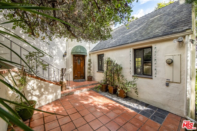 property at 4458 Dundee Dr