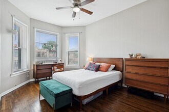 1045 W Dakin St in Chicago, IL - Building Photo - Building Photo