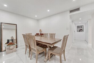 138 S Cypress Rd in Pompano Beach, FL - Building Photo - Building Photo