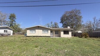 231 N Collen Rd in Jacksonville, FL - Building Photo
