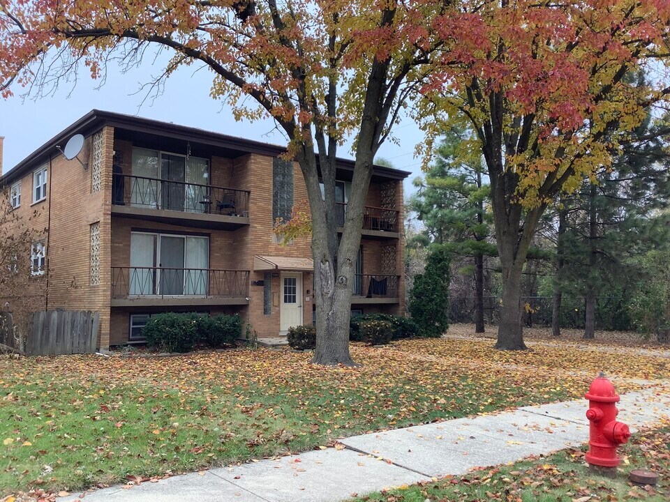 10402 Moody Ave in Chicago Ridge, IL - Building Photo