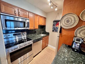 215 Atlantic Ave in Virginia Beach, VA - Building Photo - Building Photo