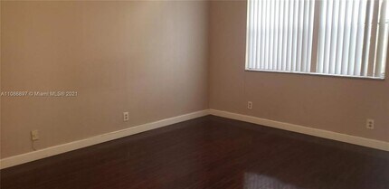 8977 Wiles Rd in Coral Springs, FL - Foto de edificio - Building Photo