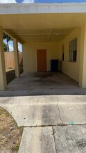 1086 W 27th St in West Palm Beach, FL - Building Photo - Building Photo