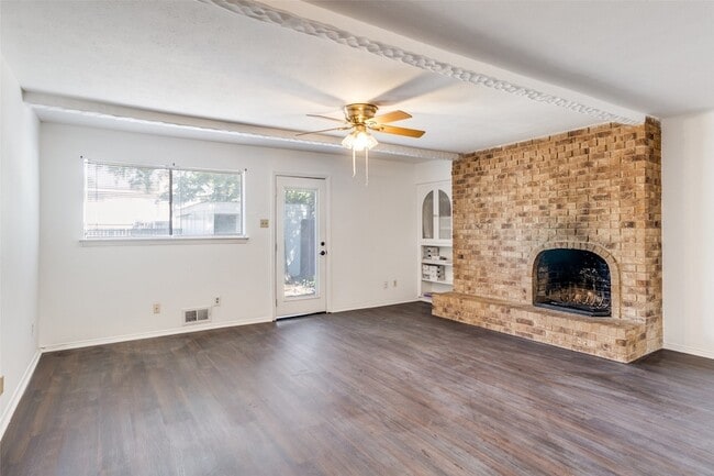 15825 El Estado Dr in Dallas, TX - Building Photo - Building Photo