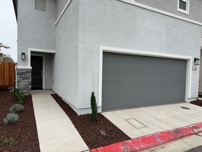404 Lemongrass St in Turlock, CA - Building Photo - Building Photo