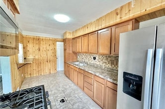 2303 Maple St in Des Moines, IA - Foto de edificio - Building Photo