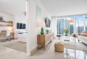 U.S. US-41 in Miami, FL - Building Photo