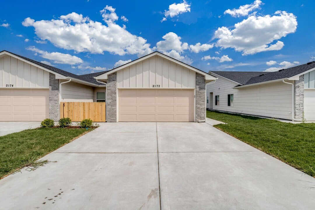 2021 Melody Ln in Goddard, KS - Building Photo