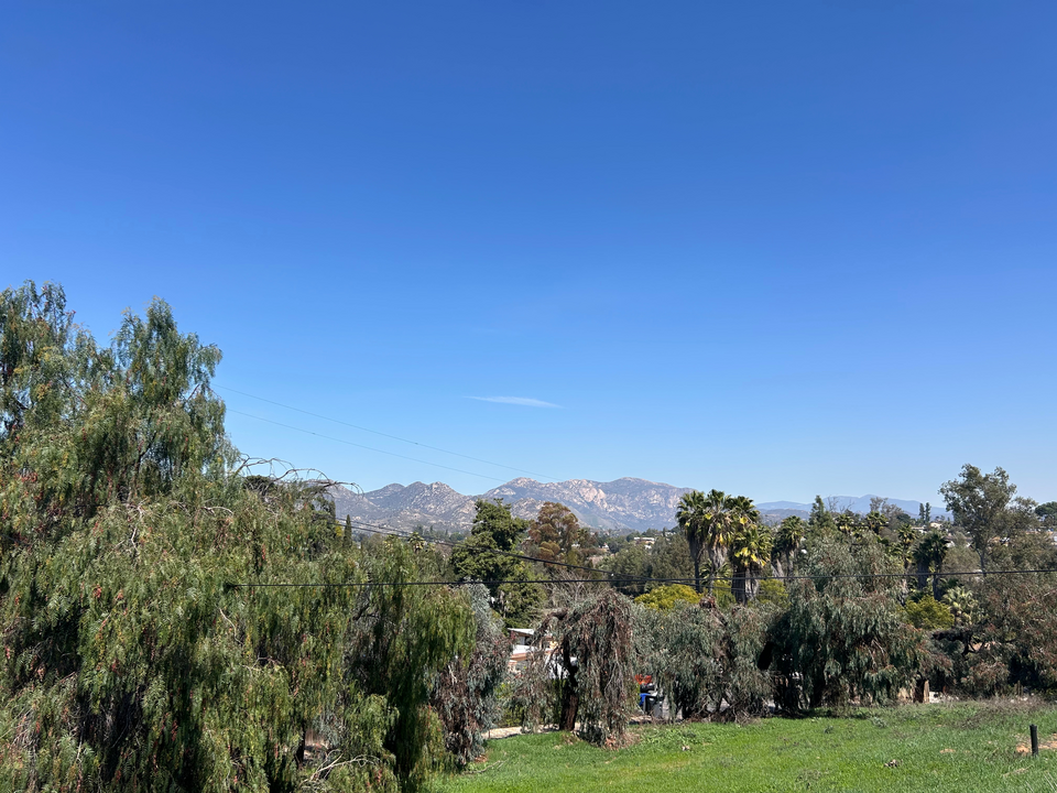 9111 Creekford Dr in Lakeside, CA - Foto de edificio