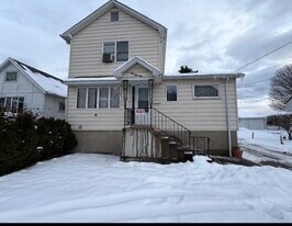 454 Bodnick St in Blakely, PA - Building Photo