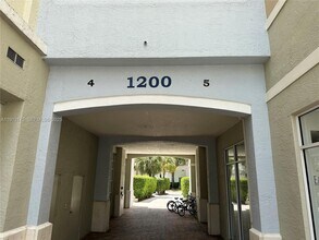 1200 Town Center Dr in Jupiter, FL - Building Photo - Building Photo