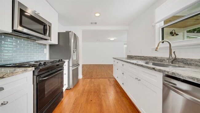 129 E 31st 1/2 St