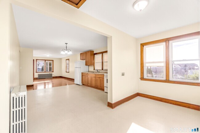 24 Pilgrim Ave in Waterbury, CT - Building Photo - Building Photo