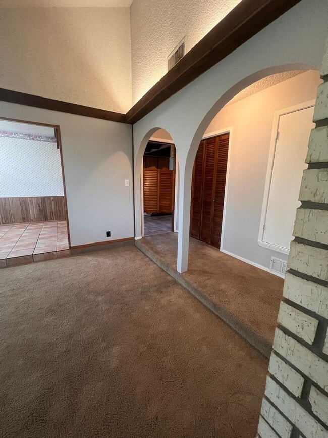 411 Idlewilde Dr in Midland, TX - Foto de edificio - Building Photo