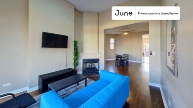 Private bedroom in 3 bed/1 bath Home in Chicago, IL - Building Photo - Building Photo