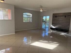 6400 Aragon Way in Ft. Myers, FL - Foto de edificio - Building Photo