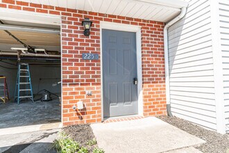 2256 North Point Dr in York, PA - Building Photo - Building Photo