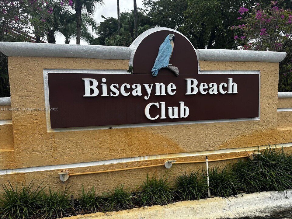 15551 SW 104th Terrace in Miami, FL - Building Photo