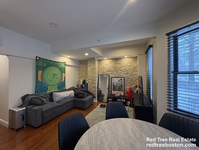 1203 Beacon St, Unit 6 in Brookline, MA - Building Photo - Building Photo