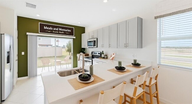 2004 Viewfinder St in Kissimmee, FL - Building Photo - Building Photo