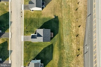 77 Summerfield Dr in Hanover, PA - Building Photo - Building Photo