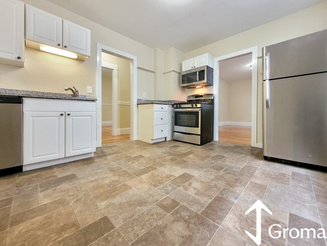 122 Gladstone St, Unit #1