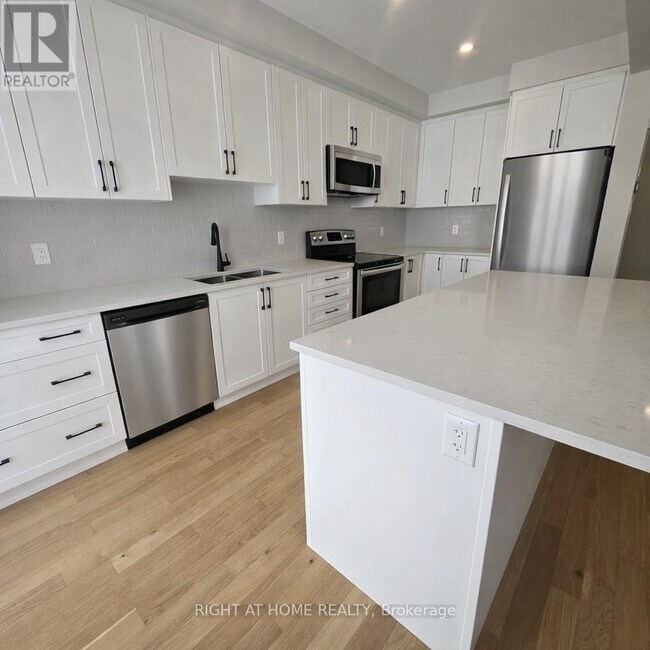 742 Tincture Pl in Ottawa, ON - Building Photo - Building Photo