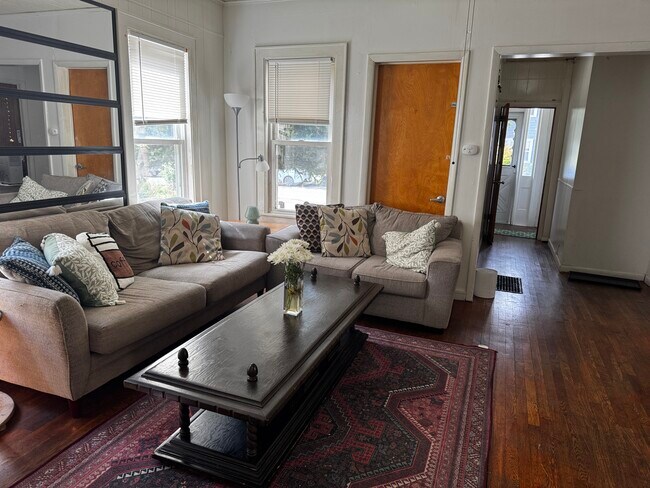 property at 44 Murray St