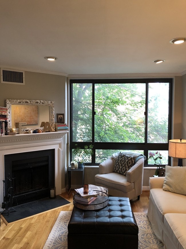 3825 Davis Pl NW, Unit 202 in Washington, DC - Building Photo - Building Photo