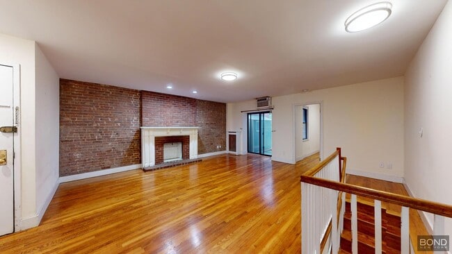 36 W 73rd St in New York, NY - Building Photo - Building Photo