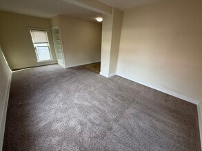 509 Oak St, Unit #2 in Stoughton, WI - Foto de edificio - Building Photo