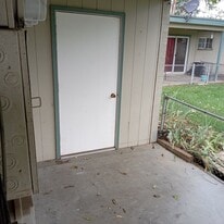 971-983 W Idaho Ave in Ontario, OR - Building Photo