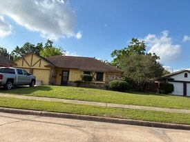 4614 Knotty Oaks Trl, Unit 4614 in Houston, TX - Building Photo
