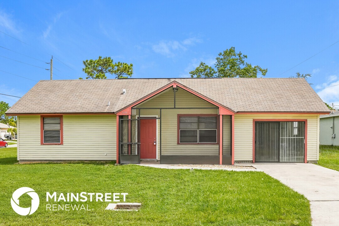 394 Sherman St SE in Palm Bay, FL - Building Photo