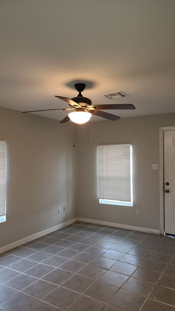 200 Holmes St in Lake Charles, LA - Building Photo - Building Photo