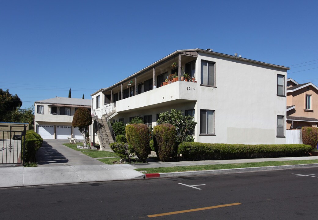 6215 Cedar St in Huntington Park, CA - Foto de edificio