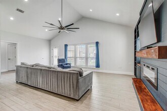 109 Les Ln in Smithville, TX - Building Photo - Building Photo