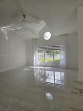 19640 NW 87th Pl in Hialeah, FL - Building Photo - Building Photo