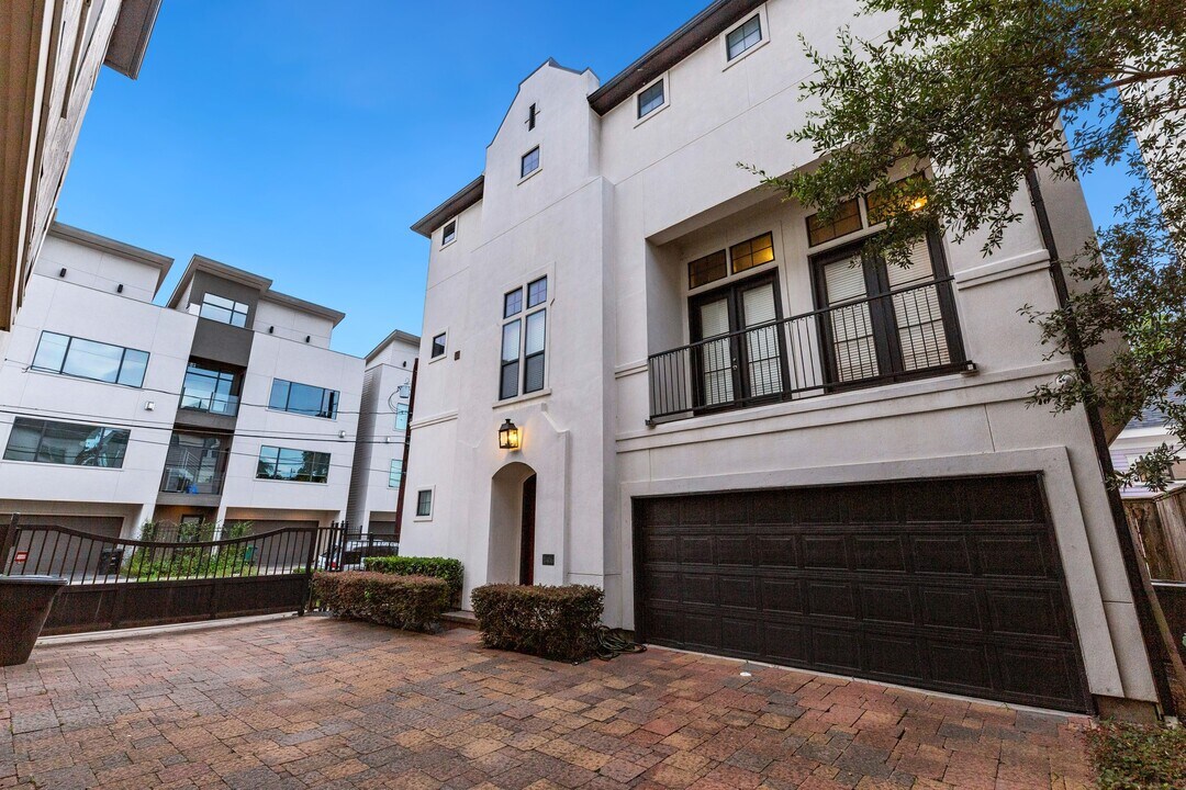 1406 Hickory St in Houston, TX - Building Photo