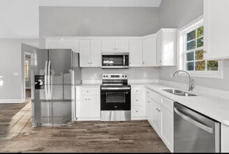 809 Willeve Dr in Dalton, GA - Foto de edificio - Building Photo