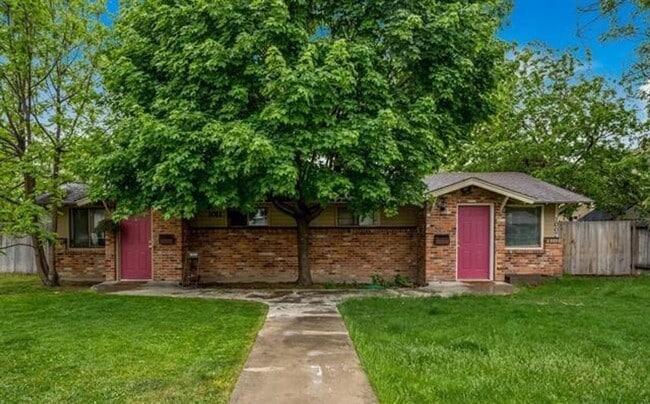 1007-1011 E Lincoln Ave