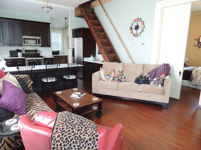 1013 Touro St in New Orleans, LA - Foto de edificio - Building Photo