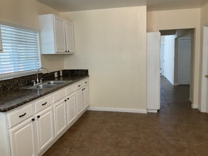 1118 Clela Ave in Los Angeles, CA - Building Photo - Building Photo