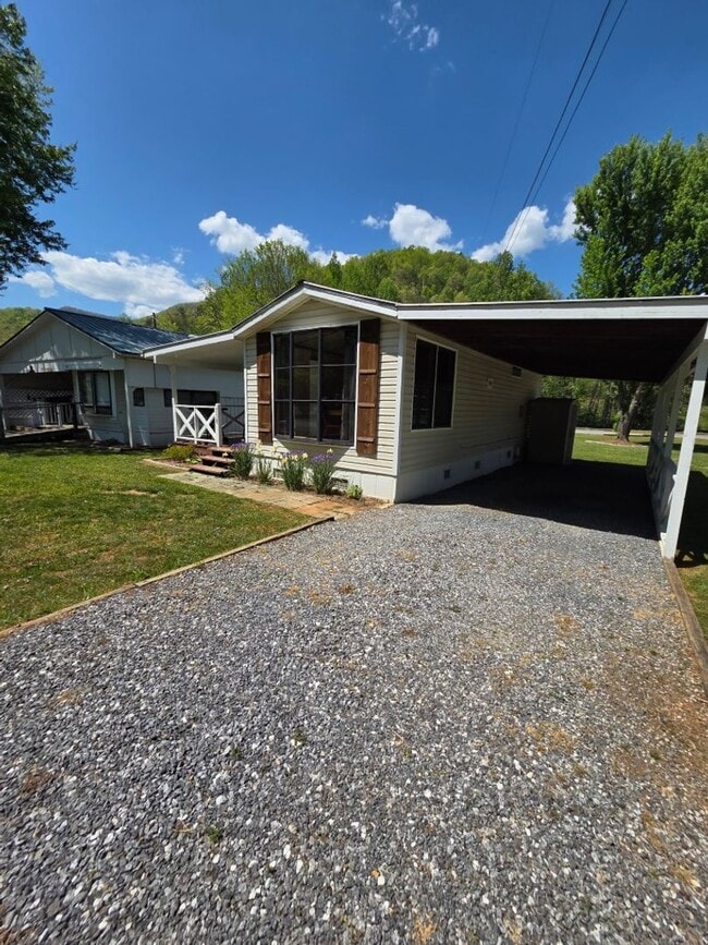 338 Ralph Tatham Rd in Sylva, NC - Building Photo - Building Photo